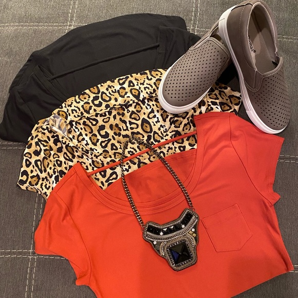 Tops - Bundle of 3 tops 🧡🖤 size Small